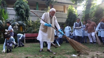 PM Modi during a cleanliness drive along with some school students to mark the 10th anniversary of Swachhata Bharat campaign. (@narendramodi (X))