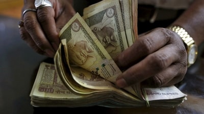 The Government raised minimum wages for unorganised workers using the Variable Dearness Allowance (VDA) (Amit Dave/Reuters)