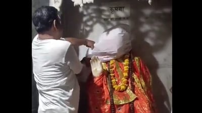 Members of self-proclaimed Hindu outfit Sanatan Rakshak Dal removing Sai Baba statues from a temple in Varanasi. (@sarkarimas53468 (X)) Members of self-proclaimed Hindu outfit Sanatan Rakshak Dal removing Sai Baba statues from a temple in Varanasi. (@sarkarimas53468 (X))