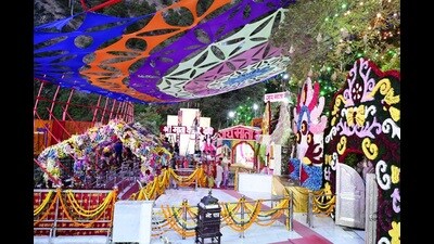 Security has been tightened in Katra and at the three-peaked cave shrine of Shri Mata Vaishno Devi in Trikuta hills for the nine-day-long Navratra festival that begins Thursday. (HT Photo)