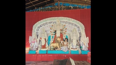 The Puja Pandal in Aliganj ready to receive devotees (HT File Photo) The Puja Pandal in Aliganj ready to receive devotees (HT File Photo)