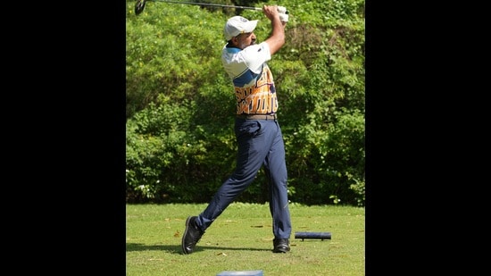 Tarun Lehal of Sultans of Swing in action during Chandigarh Golf League. (HT Photo)