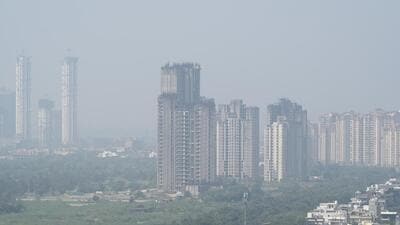 A hazy engulfs Noida amid rising air pollution levels in Delhi NCR on Wednesday. (Sunil Ghosh/ HT Photo) A hazy engulfs Noida amid rising air pollution levels in Delhi NCR on Wednesday. (Sunil Ghosh/ HT Photo)