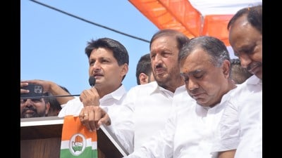 Congress leader and Rohtak MP with party’s pick Pardeep Chaudhary during a rally in Kalka on Thursday, the final day of campaigning ahead of the October 5 Haryana assembly elections. (Sant Arora/HT) Congress leader and Rohtak MP with party’s pick Pardeep Chaudhary during a rally in Kalka on Thursday, the final day of campaigning ahead of the October 5 Haryana assembly elections. (Sant Arora/HT)