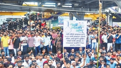 After the incident of sexual assault of two four-year-old girls in the school of Badlapur of Thane came to light, angry citizens of Badlapur staged a protest at Badlapur railway station in the morning. At Badlapur railway station, people have blocked the way of train going to Mumbai.on Tuesday. In India on 20 2024. (Photo by Pramod Tambe /HT Photo) (Pramod Tambe/HT Photo) After the incident of sexual assault of two four-year-old girls in the school of Badlapur of Thane came to light, angry citizens of Badlapur staged a protest at Badlapur railway station in the morning. At Badlapur railway station, people have blocked the way of train going to Mumbai.on Tuesday. In India on 20 2024. (Photo by Pramod Tambe /HT Photo) (Pramod Tambe/HT Photo)
