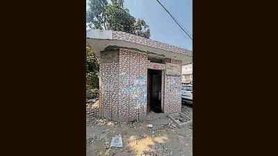 MC officials say a tender for washroom’s repair floated recently , work to start soon. (HT Photo) MC officials say a tender for washroom’s repair floated recently , work to start soon. (HT Photo)