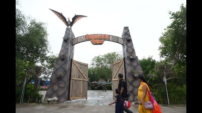 The entrance to the Jurassic Park inside the Janeshwar Mishra Park in Lucknow (Deepak Gupta/HT) The entrance to the Jurassic Park inside the Janeshwar Mishra Park in Lucknow (Deepak Gupta/HT)