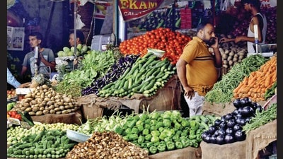 The onions, which on September 3 were priced ₹55 per kg, are now being sold at ₹60 per kg. (HT Photo) The onions, which on September 3 were priced ₹55 per kg, are now being sold at ₹60 per kg. (HT Photo)