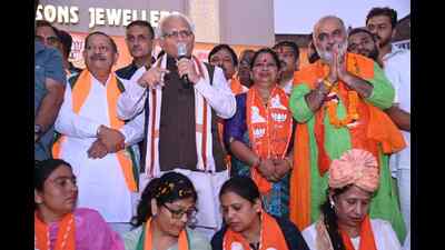 Union power minister and former chief minister Manohar Lal Khattar made an emotional appeal to the Punjabi community reminding them not to forget the “insult they faced at the hands of the Congress when the opposition party called him names” after being elected to the top post. (HT Photo) Union power minister and former chief minister Manohar Lal Khattar made an emotional appeal to the Punjabi community reminding them not to forget the “insult they faced at the hands of the Congress when the opposition party called him names” after being elected to the top post. (HT Photo)