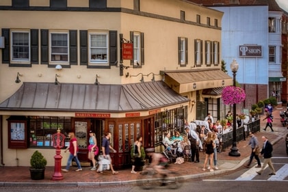 Martin’s Tavern: Martin’s Tavern has served US presidents from Harry S. Truman to George W. Bush, senators, secretaries of state, baseball greats, and more. ((Photo credit: Georgetown BID))