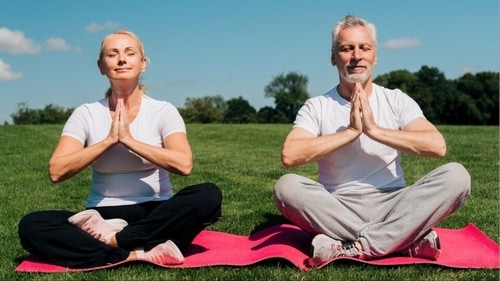 Yoga for ageing gracefully: Unlock mental acuity and emotional wellness in seniors (Image by Freepik)