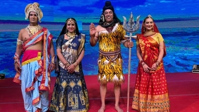 Vindu Dara Singh and other actors on the opening day of Ayodhya Ki Ram Leela Vindu Dara Singh and other actors on the opening day of Ayodhya Ki Ram Leela
