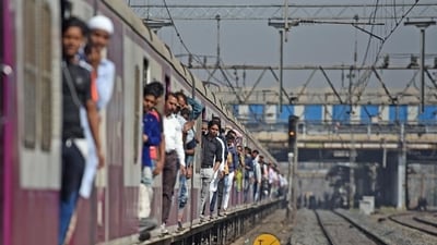 Railway employees of various categories will receive PLB for 78 days worth of wages, worth a grand overall total of ₹2,028.57 crore (Satyabrata Tripathy/HT) Railway employees of various categories will receive PLB for 78 days worth of wages, worth a grand overall total of ₹2,028.57 crore (Satyabrata Tripathy/HT)