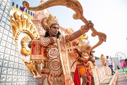 Lovekesh Dhaliwal, who is playing the part of Lakshman, flexes to practise his archery skills. (Photo: Raajessh Kashyap/HT) Lovekesh Dhaliwal, who is playing the part of Lakshman, flexes to practise his archery skills. (Photo: Raajessh Kashyap/HT)