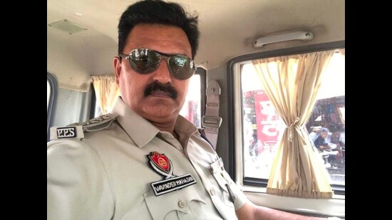 DSP Vavinder Mahajan, a former special task force (STF) officer, is being investigated by the Punjab Police for alleged corruption during probe against pharma companies in drugs cases. (HT File)