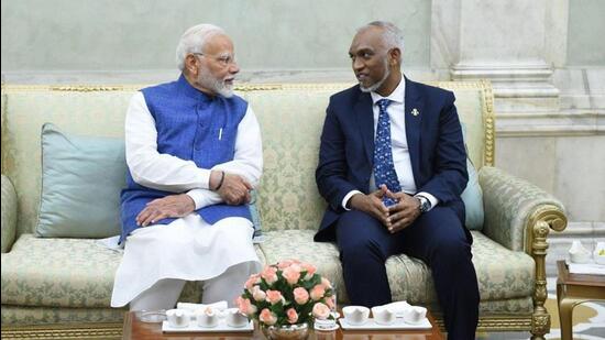 Prime Minister Narendra Modi with Maldivian President Mohamed Muizzu. (File Photo)