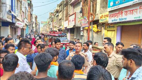 Right wing activists calling for closure of markets at Kasganj last month to protest death of woman lawyer. (HT FILE PHOTO)