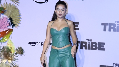 Avneet Kaur was part of the event. She wore a green top, matching pants and black and white heels. 
