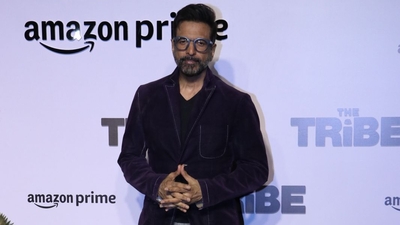 Jaaved Jaaferi wore a black T-shirt under a matching blazer, grey pants and shoes. 