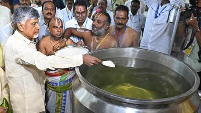 Andhra Pradesh chief minister N Chandrababu Naidu inaugurates the Vakulaa Matha centralised kitchen in Tirumala Tirupati on Saturday. (PTI) Andhra Pradesh chief minister N Chandrababu Naidu inaugurates the Vakulaa Matha centralised kitchen in Tirumala Tirupati on Saturday. (PTI)