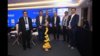 Dignitaries during a lamp lighting ceremony in Mumbai on Friday. (HT Photo)