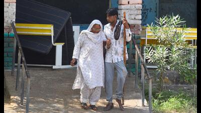 Elderly citizens across the Gurgaon and Badshahpur constituencies turned up in significant numbers at polling stations on Saturday. (PARVEEN KUMAR/HT PHOTO) Elderly citizens across the Gurgaon and Badshahpur constituencies turned up in significant numbers at polling stations on Saturday. (PARVEEN KUMAR/HT PHOTO)