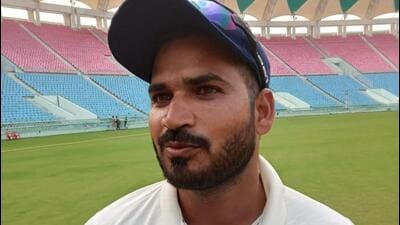 Mohammad Juned Khan made his first-class debut for Mumbai in the Irani Cup tie against Rest of India. (HT Photo)