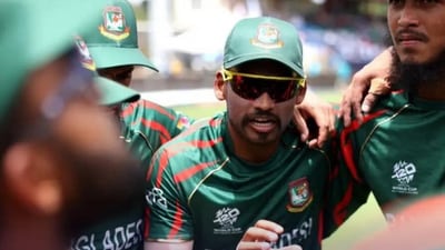 Bangladesh captain Najmul Hossain Shanto addresses his players Bangladesh captain Najmul Hossain Shanto addresses his players