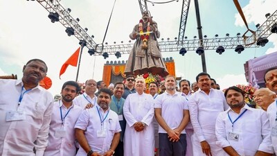 Congress leader Rahul Gandhi poses for group photos after unveiling the statue of Chhatrapati Shivaji Maharaj, at Bhagwa Chowk, in Kolhapur. (PTI) Congress leader Rahul Gandhi poses for group photos after unveiling the statue of Chhatrapati Shivaji Maharaj, at Bhagwa Chowk, in Kolhapur. (PTI)