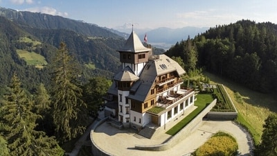 Clinic Les Alpes, nestled in the swiss alps with a 360 degree view of Lake Geneva (Photo: Clinic Les Alpes) Clinic Les Alpes, nestled in the swiss alps with a 360 degree view of Lake Geneva (Photo: Clinic Les Alpes)
