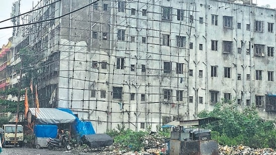 VVMC issues eviction notices to 8,000 residents of 41 illegal buildings in Nalasopara