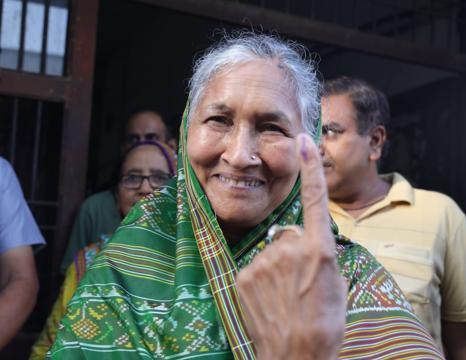 Independent candidate Savitri Jindal is all smiles after casting her vote in Hisar on Saturday. (HT Photo)