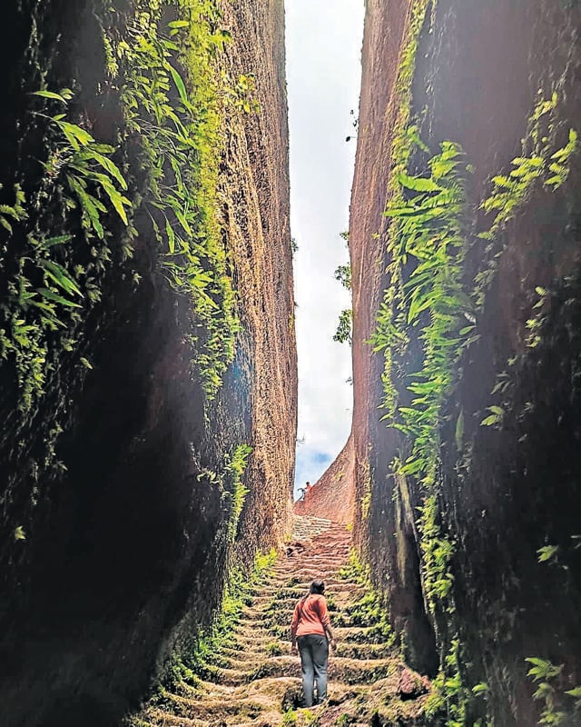 A sword-shaped stepwell in Dategad fort. (Rashmi Ghosh) A sword-shaped stepwell in Dategad fort. (Rashmi Ghosh)