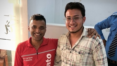 Deepinder Goyal and Grecia Munoz delight Zomato customer by becoming delivery agents for a day. (Instagram/a.la.modebyakanksha) Deepinder Goyal and Grecia Munoz delight Zomato customer by becoming delivery agents for a day. (Instagram/a.la.modebyakanksha)