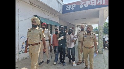 As police reached their hideout, the trio attempted to escape, and two of them ended up suffering fractures. (HT Photo)