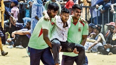 Tamil Nadu fire and rescue service personnel evacuate a man after he fainted due to heat. (ANI) Tamil Nadu fire and rescue service personnel evacuate a man after he fainted due to heat. (ANI)
