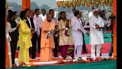 Uttar Pradesh chief minister Yogi Adityanath performing puja at Sangam banks in Prayagraj on October 6. (HT photo)