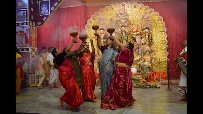 Women performing dhunuchi dance at Bengali Club. (Sourced) Women performing dhunuchi dance at Bengali Club. (Sourced)