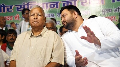 RJD leader Tejashwi Yadav with RJD chief Lalu Prasad at RJD office in Patna.(Santosh Kumar/HT file)