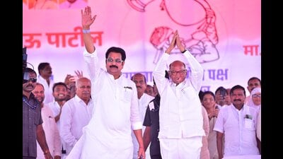 Harshvardhan Patil and Sharad Pawar. (HT PHOTO) Harshvardhan Patil and Sharad Pawar. (HT PHOTO)