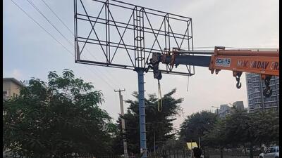 Hoardings being removed alongside Southern Peripheral Road and Dwarka Expressway on Monday (HT Photo) Hoardings being removed alongside Southern Peripheral Road and Dwarka Expressway on Monday (HT Photo)