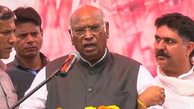 Mallikarjun Kharge is confident that Congress would win both Haryana and Jammu and Kashmir. (HT Photo) Mallikarjun Kharge is confident that Congress would win both Haryana and Jammu and Kashmir. (HT Photo)