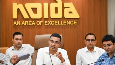 The authority will fast-track the projects of Bhangel elevated road, Chilla elevated road, Golf Course project under construction in Sector 151A, a skywalk project to connect Sector 51 and 52 metro stations, widening the loop of DND Flyway and underpasses being developed on Noida-Greater Noida Expressway, said officials. (Sunil Ghosh/HT File Photo)