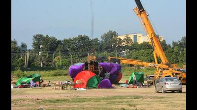 The damaged 180-ft Ravana effigy at Sector 5, Panchkula, after strong winds in the tricity past Saturday midnight. (Sant Arora/HT) The damaged 180-ft Ravana effigy at Sector 5, Panchkula, after strong winds in the tricity past Saturday midnight. (Sant Arora/HT)