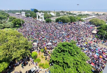 A huge crowd of people throng to witness the Indian Air Force Airshow 2024, at Marina Beach in Chennai on Sunday. A huge crowd of people throng to witness the Indian Air Force Airshow 2024, at Marina Beach in Chennai on Sunday.
