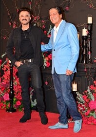 Chunky Pandey and Anil Kapoor met at Sonakshi Sinha's reception. Chunky Pandey and Anil Kapoor met at Sonakshi Sinha's reception.