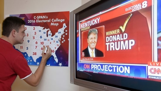 (FILES) Jake Krupa colors in an electoral map as states are projected for Republican presidential candidate Donald Trump or Democratic Presidential candidate Hillary Clinton at an election watching party in Coconut Grove, Florida, on November 8, 2016. (AFP)