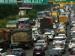 Heavy traffic on Sion – Panvel Highway in Navi Mumbai. (BACHCHAN KUMAR/HT PHOTO)