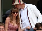 Taylor Swift and Travis Kelce of the Kansas City Chiefs attend the Men's Singles Final match.  Jamie Squire/Getty Images/AFP (Photo by JAMIE SQUIRE / GETTY IMAGES NORTH AMERICA / Getty Images via AFP)