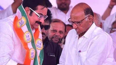 Sharad Pawar fortifies position, one inductee at a time Sharad Pawar fortifies position, one inductee at a time
